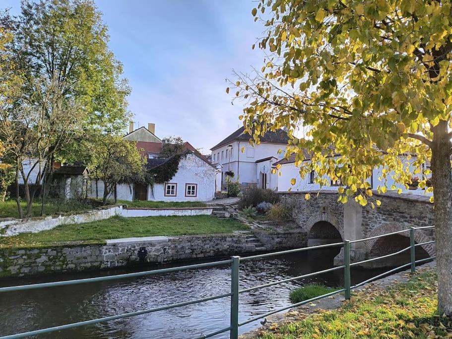 Chaloupka U Mostu Sv Jana V Centru Vodnan Vodňany エクステリア 写真